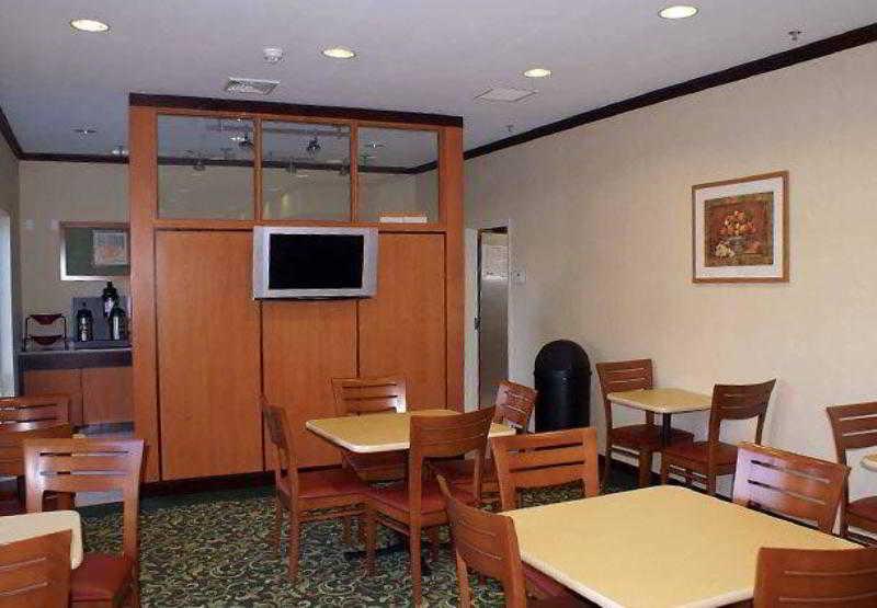 Fairfield Inn & Suites By Marriott Boston Milford Restaurant foto